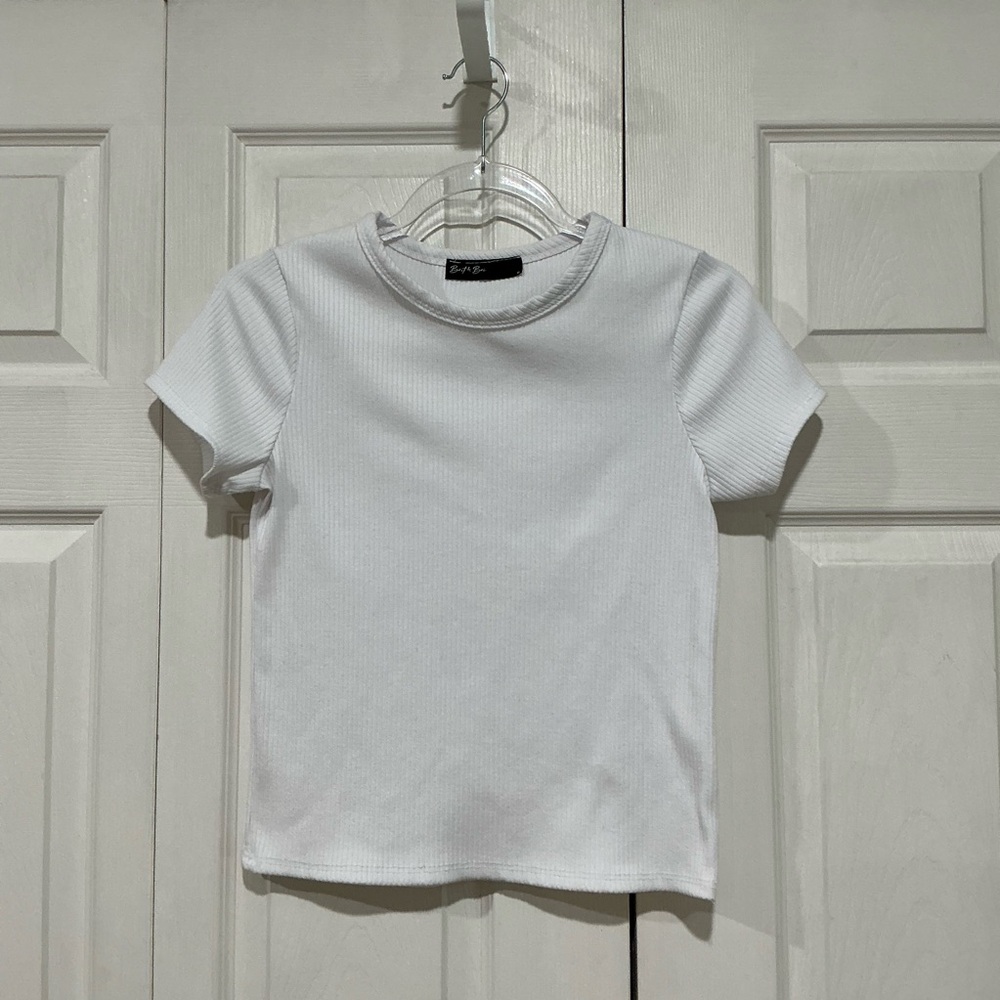 🤎 Brit & Bri White Short Sleeve Ribbed Shirt - Medium